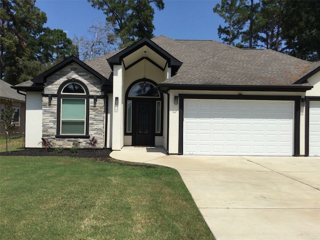 view of front of property featuring a front lawn and a garage