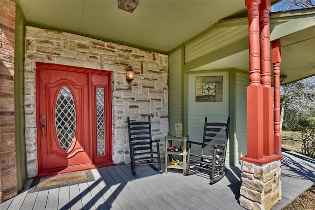 entrance to property featuring covered porch