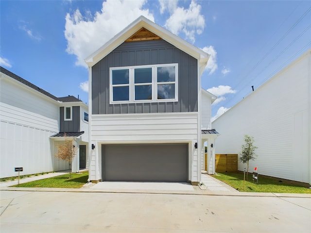 view of front facade with a garage