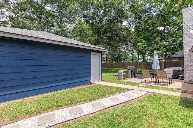 view of yard with a patio area