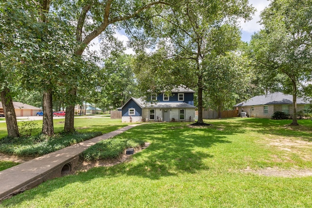 view of front of home featuring a front lawn