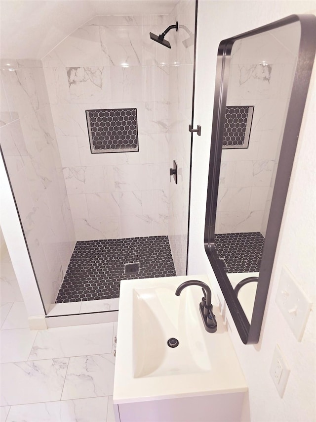 bathroom featuring sink and a tile shower