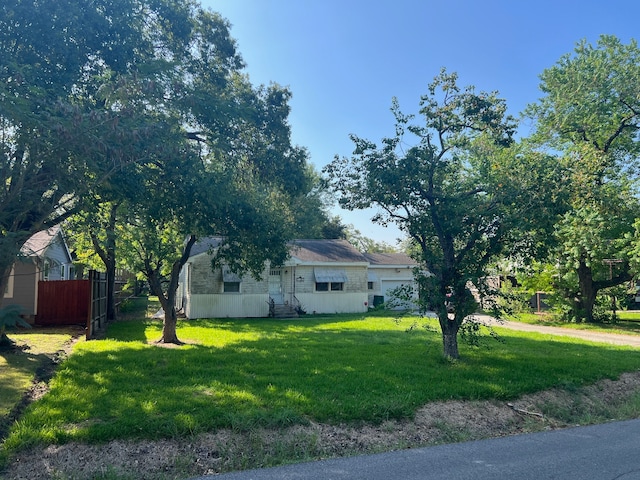 view of front of property with a front yard