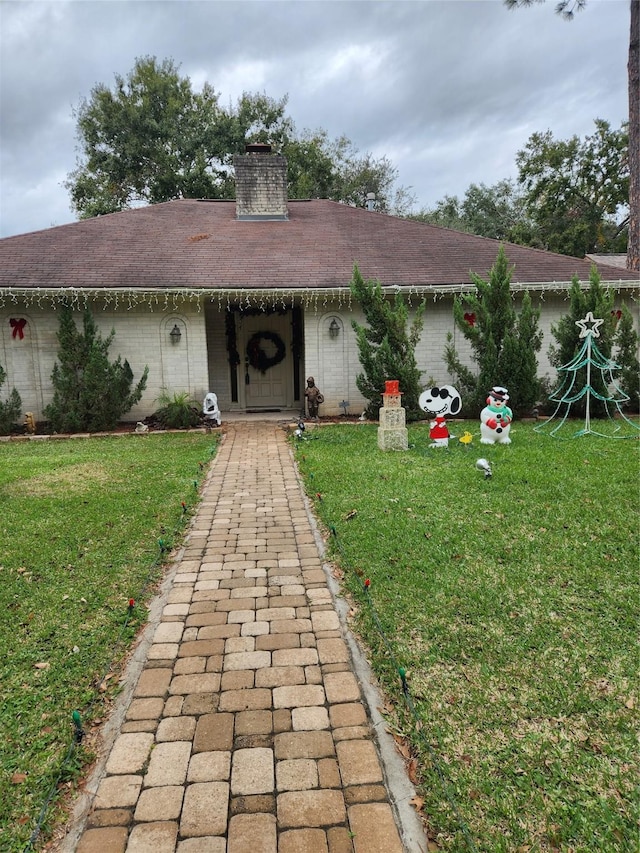 ranch-style home featuring a front yard