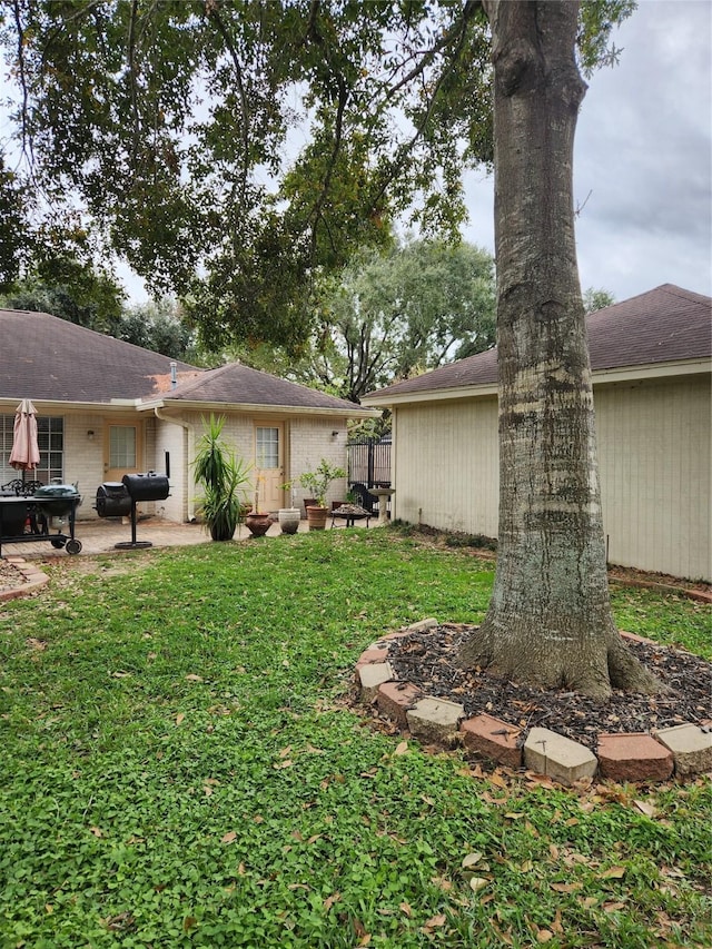 view of yard with a patio