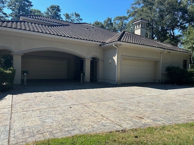 view of front of house featuring a garage