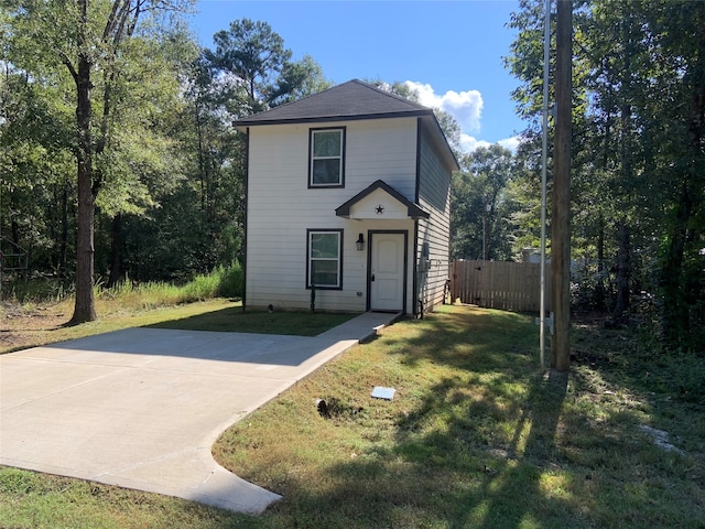 front of property with a front lawn