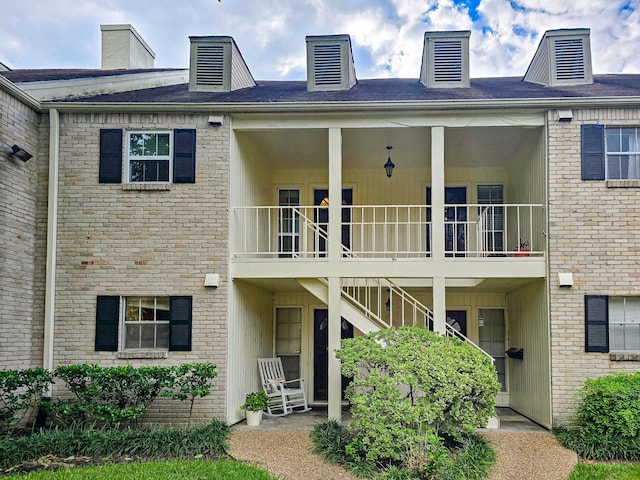 exterior space featuring a balcony