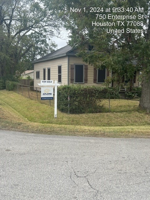 view of front of property