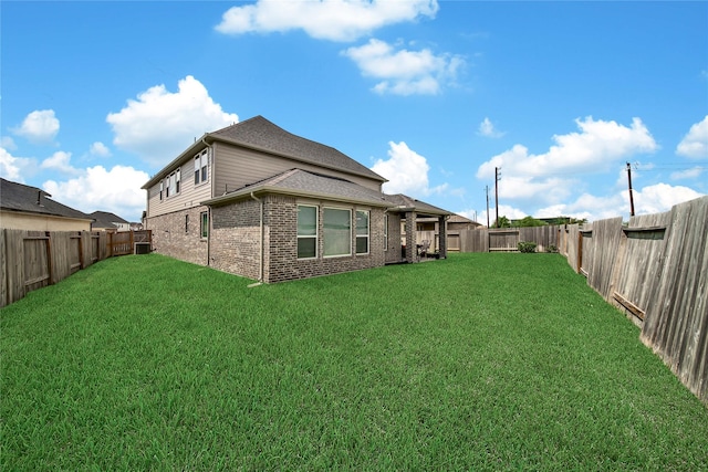 back of house featuring a lawn