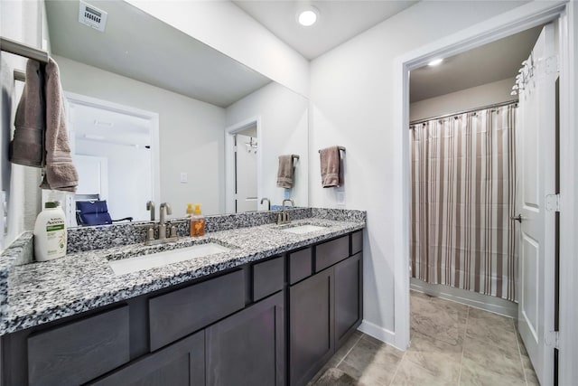 bathroom featuring a shower with curtain and vanity