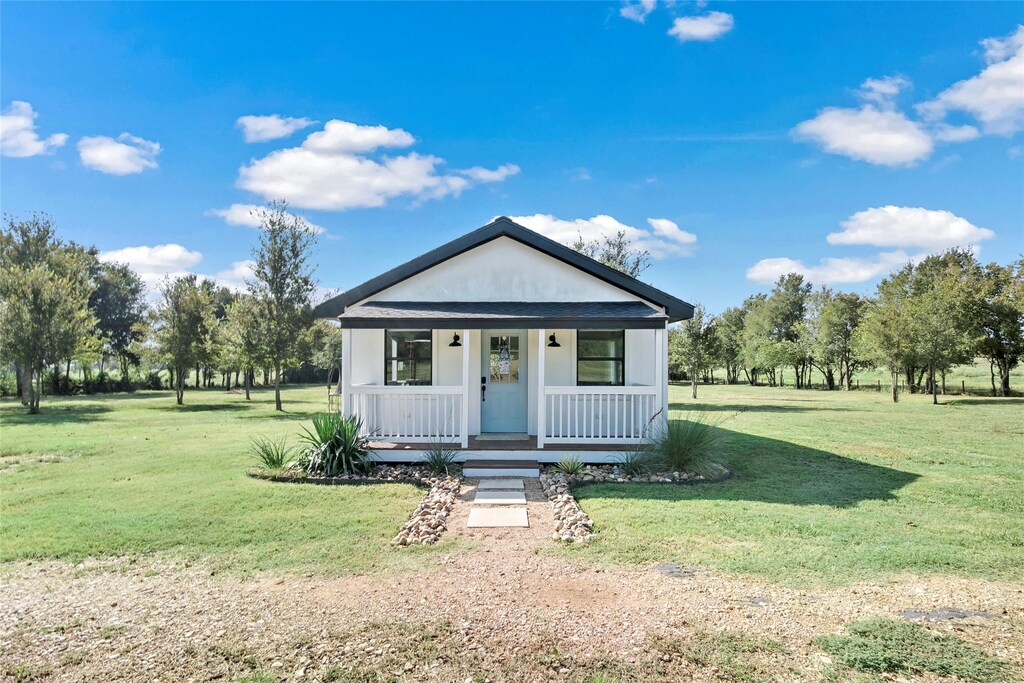 8611 Fm 1370, Washington, TX 77880 - view of front facade with covered porch and a front yard