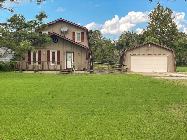 view of front of property featuring a front yard