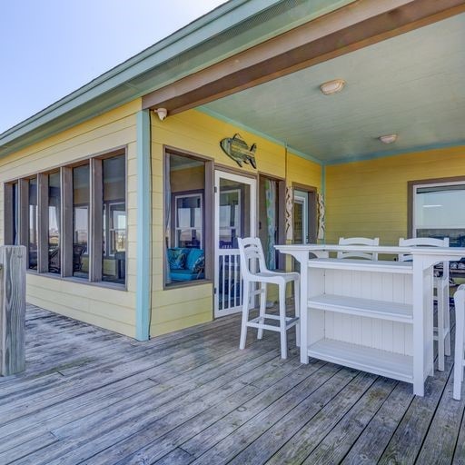 1038 Elizabeth St, Gilchrist, TX 77617 - view of deck