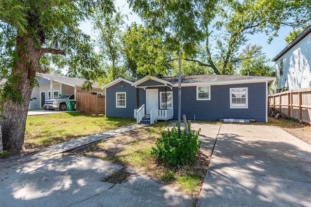 single story home with a front lawn