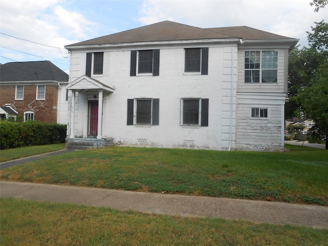 view of front facade with a front yard