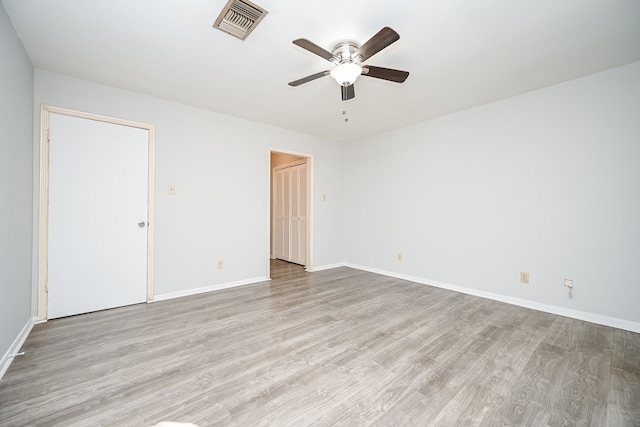 unfurnished room featuring light hardwood / wood-style flooring and ceiling fan