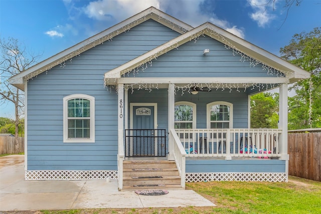 view of front of property featuring ceiling fan and covered porch