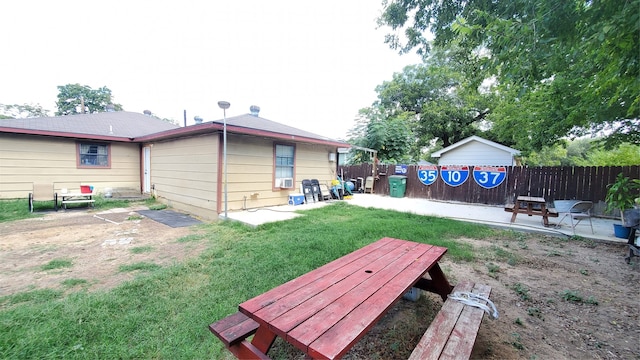 view of yard featuring a patio area