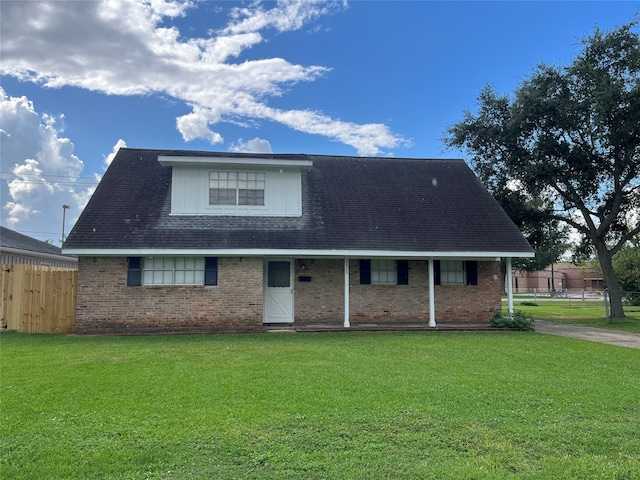 view of front of home featuring a front lawn