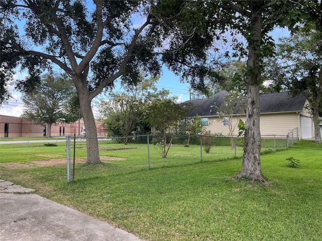 Listing photo 3 for 1869 Aspen Ln, Seabrook TX 77586