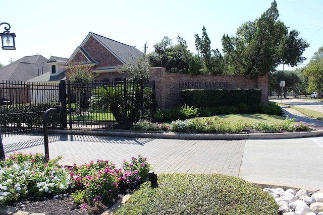2050 Lakeside Lndg, Seabrook, TX 77586 - community sign featuring fence