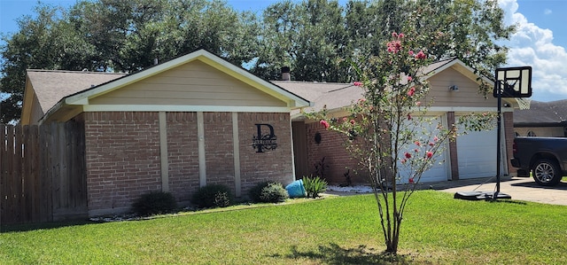 ranch-style home featuring a front yard