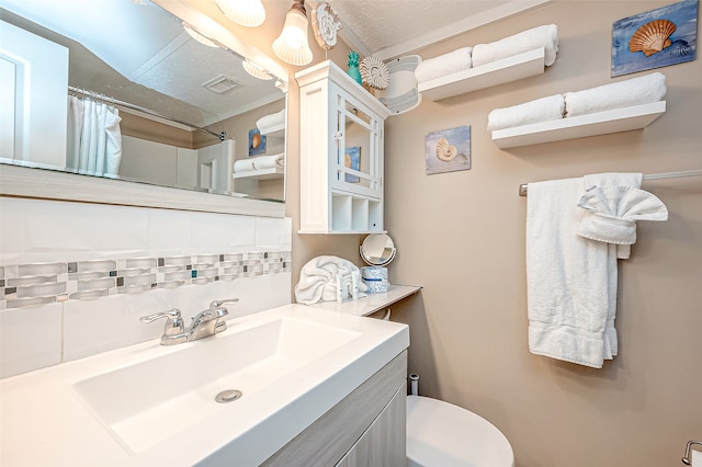 bathroom featuring tasteful backsplash, vanity, a textured ceiling, toilet, and a shower with curtain