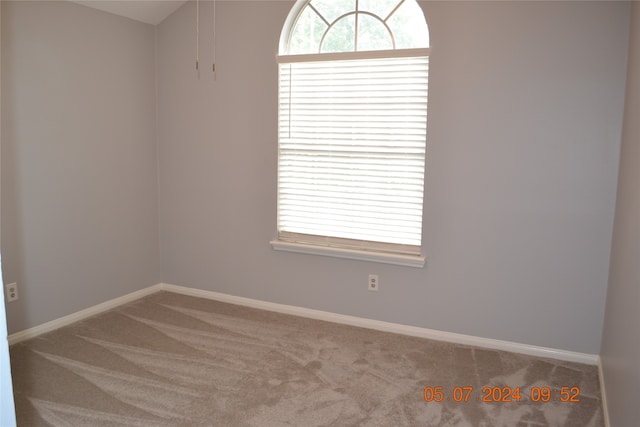 unfurnished room featuring carpet flooring