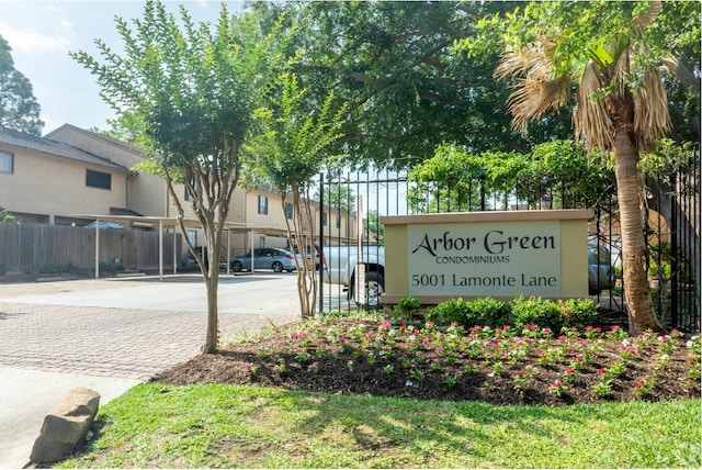 view of community / neighborhood sign