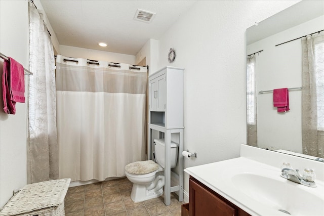 full bathroom with visible vents, toilet, vanity, and a shower with curtain