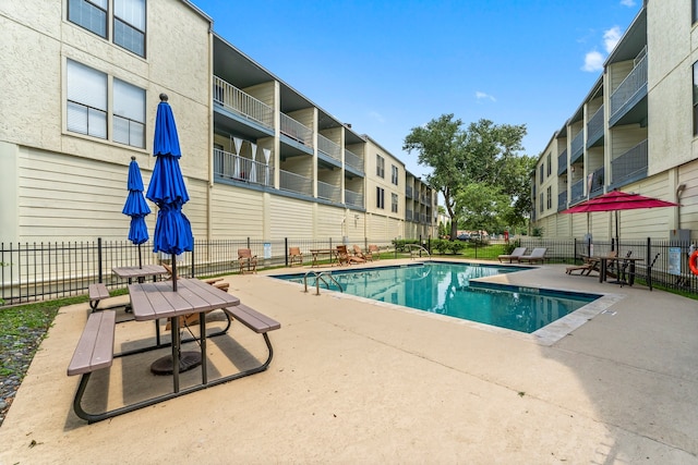 view of swimming pool featuring a patio