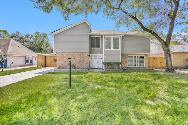 view of front of property with a front yard