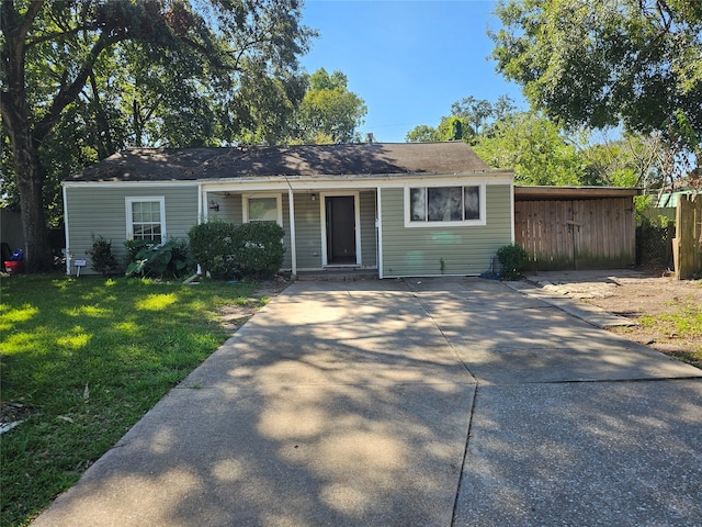 ranch-style home with a front lawn