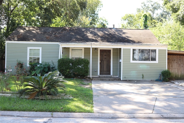 ranch-style house with covered porch