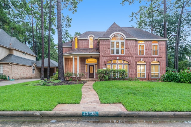 view of front of property featuring a front yard and a garage