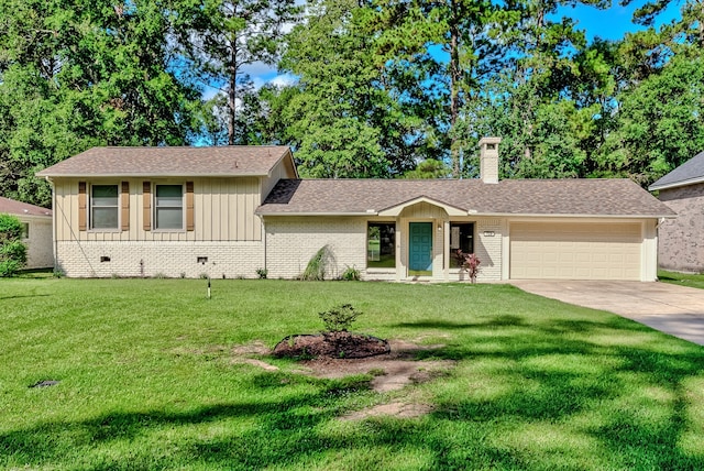 view of front of house featuring a front yard and a garage