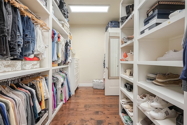 walk in closet with hardwood / wood-style flooring