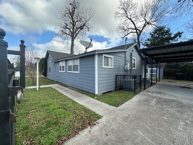 Listing photo 3 for 2810 Schweikhardt St, Houston TX 77026