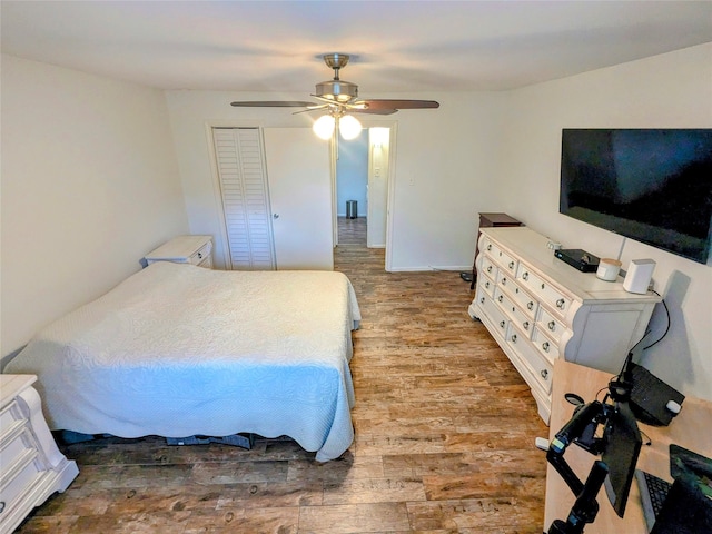 bedroom with ceiling fan, a closet, and hardwood / wood-style floors