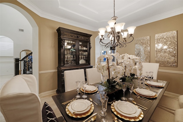 dining area featuring an inviting chandelier, light hardwood / wood-style flooring, and ornamental molding