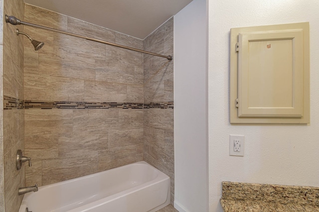 bathroom featuring tiled shower / bath combo