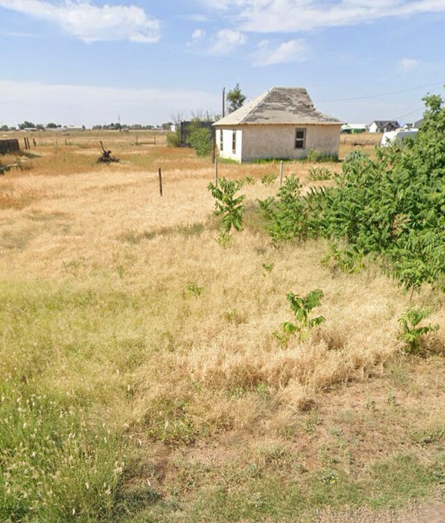 view of yard with a rural view