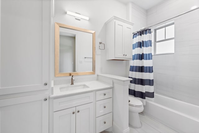 full bathroom featuring shower / bathtub combination with curtain, vanity, and toilet