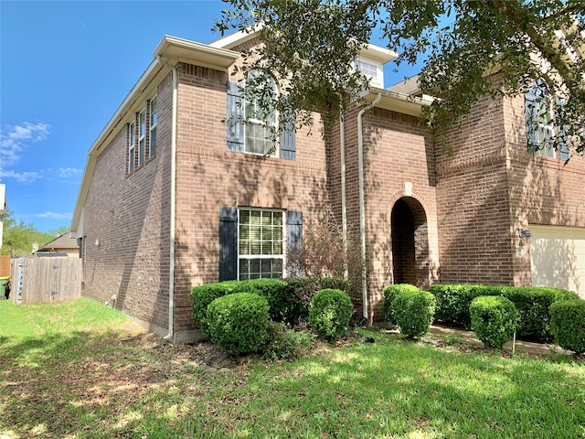 view of front of home with a front lawn