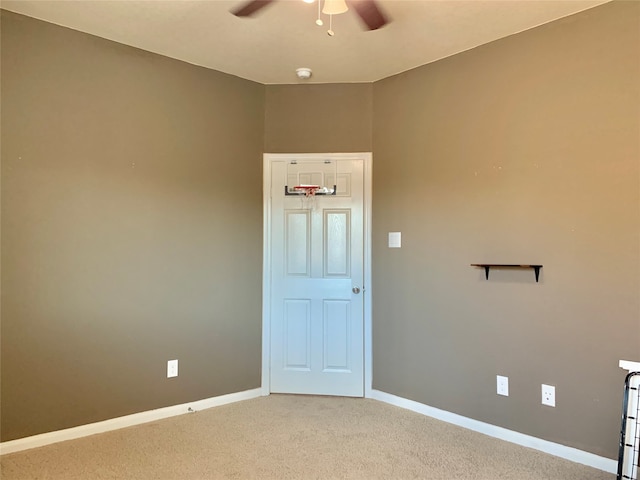 carpeted empty room featuring ceiling fan