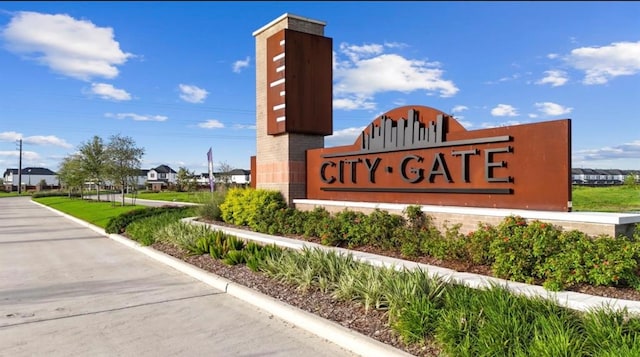 view of community / neighborhood sign