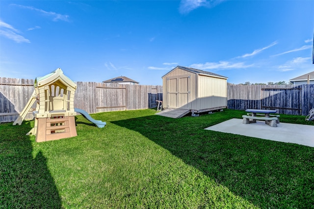 view of yard featuring a storage shed and a patio area