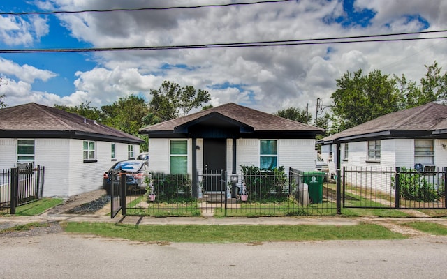 view of front of house with a gate and a fenced front yard