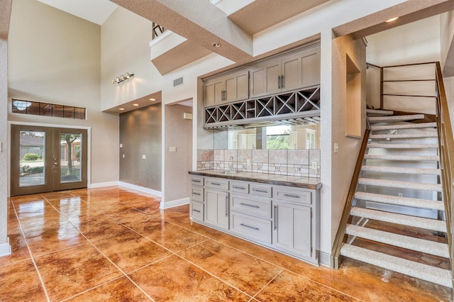 kitchen with sink, beam ceiling, tasteful backsplash, and a wealth of natural light